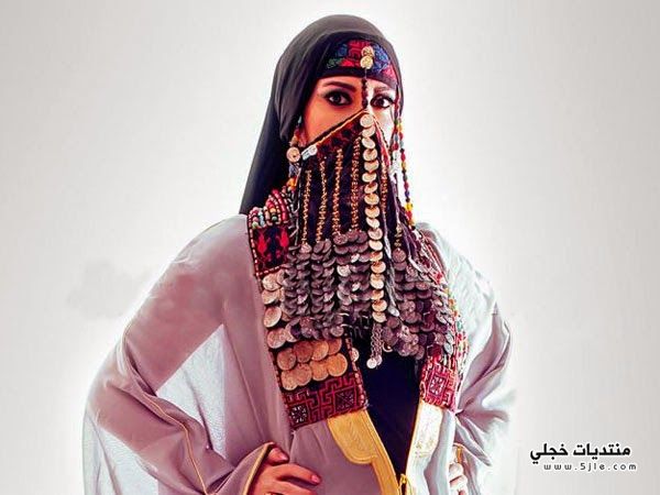 الفنانة التونسية بالنقاب التونسية بالحجاب